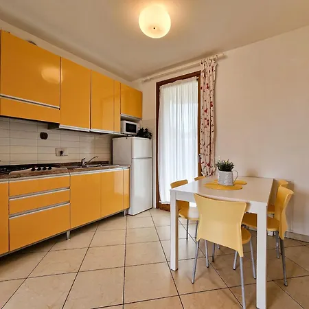 Comfy Flat In A Newly Built Village Apartment *